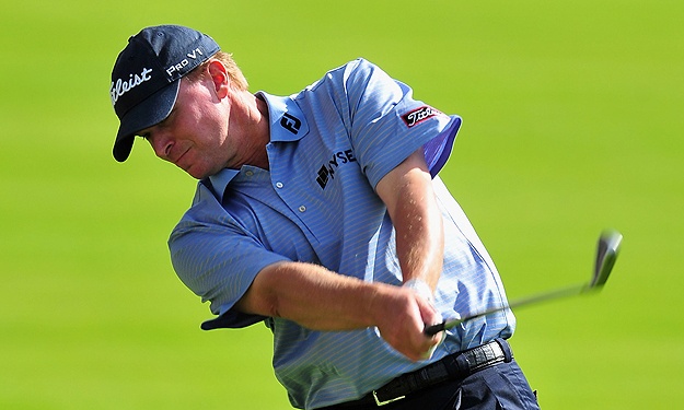 A pro golfer, Steve Stricker, mid-swing