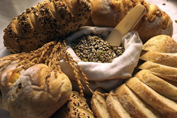 Oats, grains, and breads all contain lots of carbohydrates.