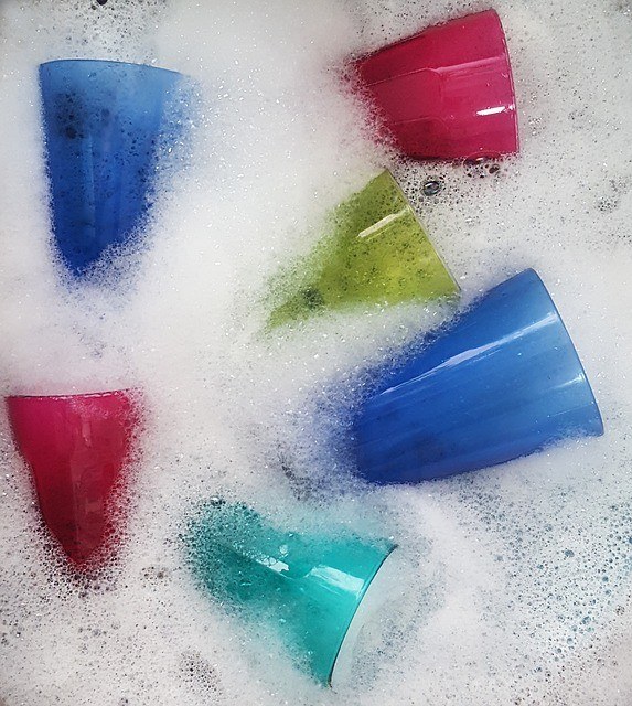 Image source: By Melissa-Anna  [CC0](https://pixabay.com/en/service/terms/#usage), via [pixabay.com](https://cdn.pixabay.com/photo/2017/06/19/16/16/dishes-2419967_960_720.jpg) 