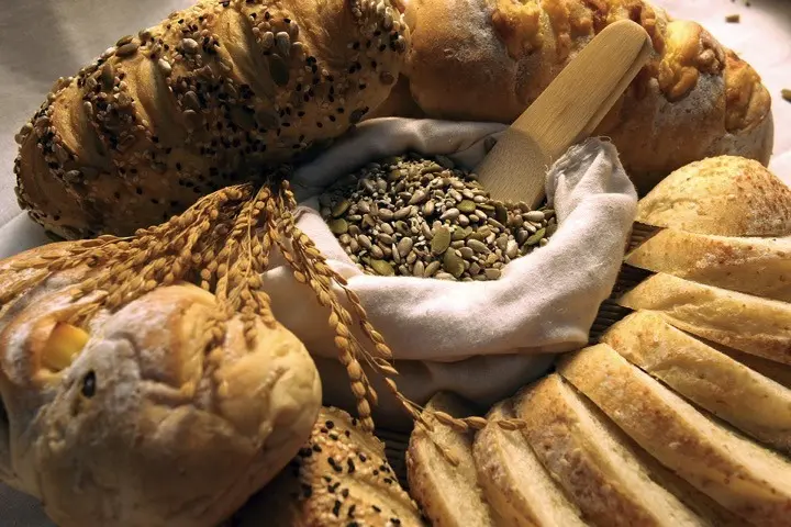 Oats, grains, and breads all contain lots of carbohydrates.