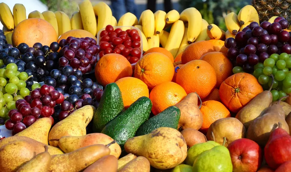 Fruits like oranges, apples, and grapes come in many colors other than green.